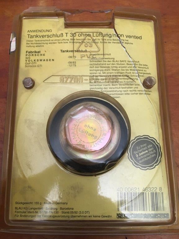VW NOS. 155 201 551 A Locking Gas Cap