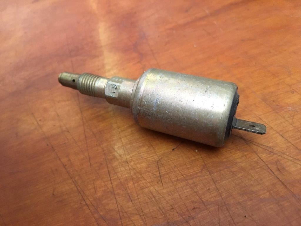 VW NOS. 111 129 413 A Idle Cutoff Valve