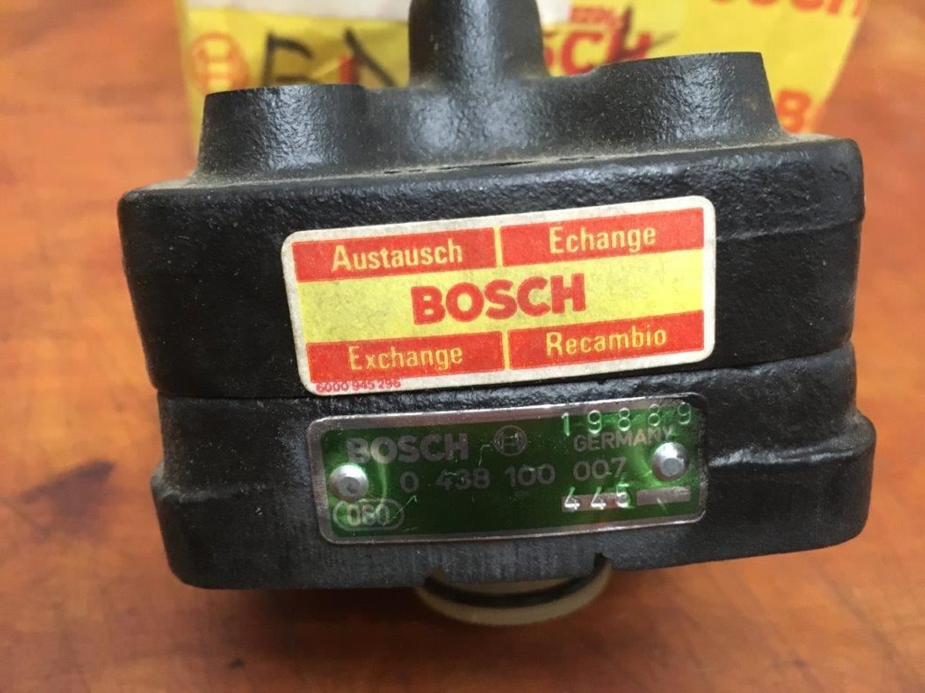 VW NOS. 049 133 481 VW Fuel Distributor BOSCH 0438100007