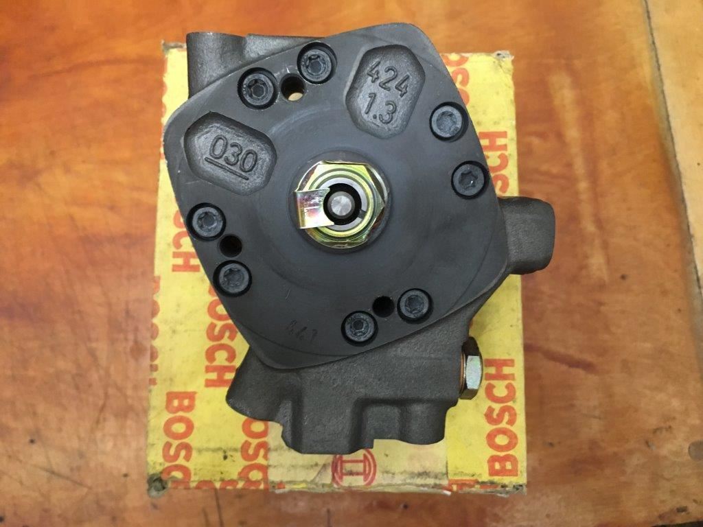 VW NOS. 049 133 481 D Fuel Distributor