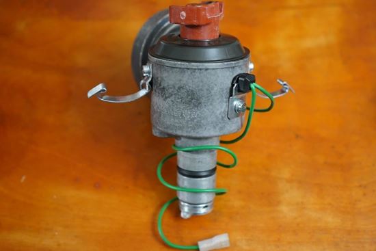 Picture of Restored German Bosch Ignition Distributor DVDA 113905205AN