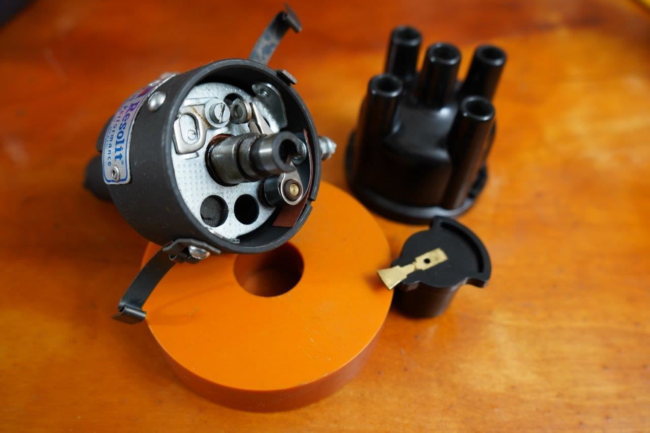 VW NOS. 211 905 205 A Resolit Cast Iron Distributor (010)