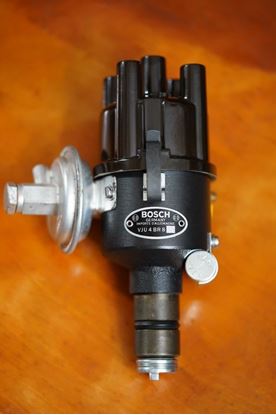 Picture of Restored German Bosch Distributor w/NOS Vac VJU 4 BR8 Cast Iron (also VJUR4BR8)