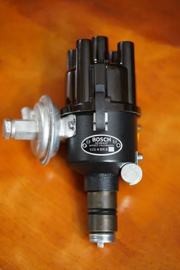 Picture of Restored German Bosch Distributor w/NOS Vac VJU 4 BR8 Cast Iron (also VJUR4BR8)