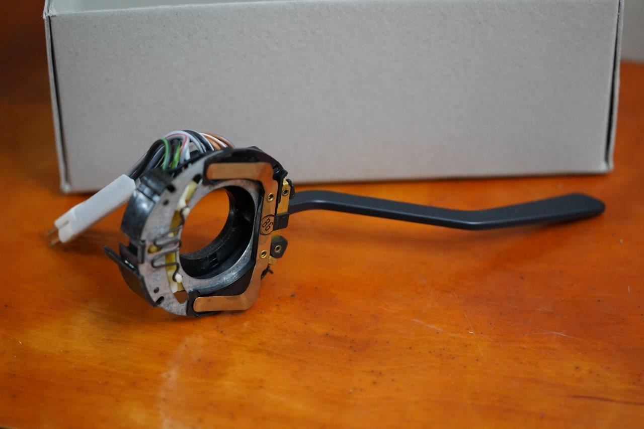VW NOS. 111 953 513 E Turn Signal Switch