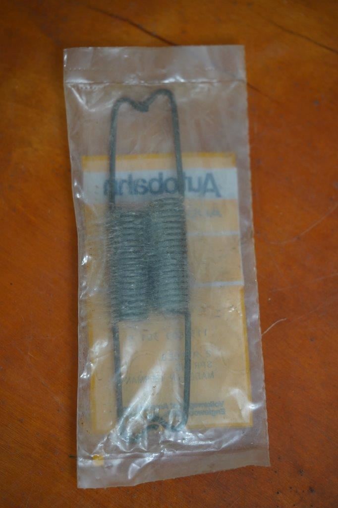 VW NOS. 113 609 301 B Brake Spring