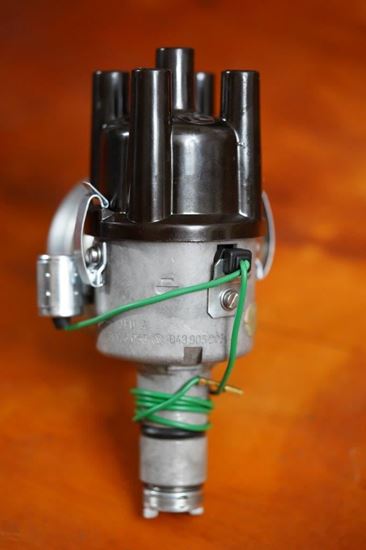 Picture of Restored German Bosch Distributor DVDA w/NOS Vacuum