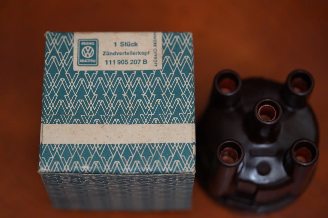 VW NOS. 111 905 207 B Distributor Cap